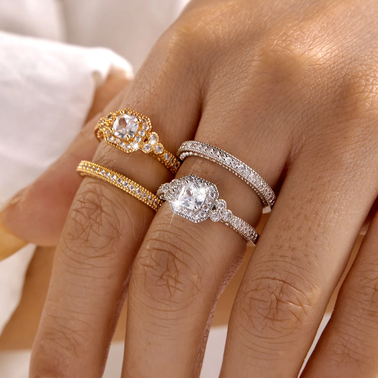 2-teiliges Reise-Ringset für Damen: Messing-Zirkon-Kissen-Halo-Verlobungsring-Alternative mit Pavé-Band – Sorgenfreier Schmuck – Detail 3