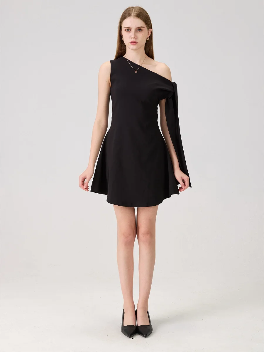 Abito monospalla da donna estivo 2026, corsetto in raso, minigonna elegante, nuova moda Y2K, reggiseno per abito da festa di alta qualità