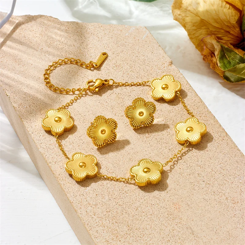 Women's High-Quality Plum Blossom Five Leaf Flower Bracelet Necklace