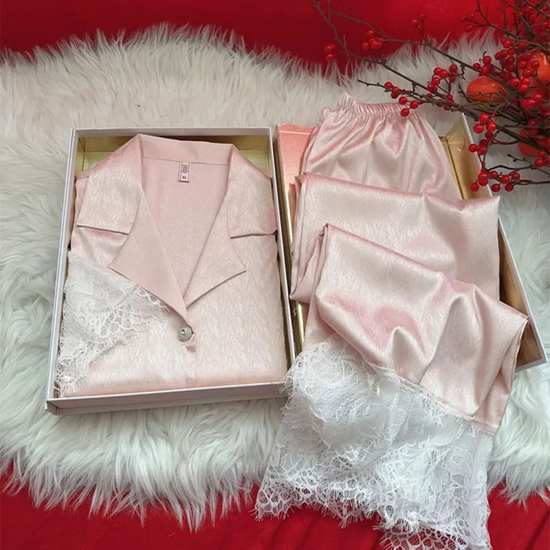 

Леди ледяной шелк пижамный костюм с кружевным подолом, одежда для сна в стиле принцессы, домашняя одежда, новинка лета, 2 шт., топ с рукавами 3/4, брюки, ночная рубашка, домашняя одежда