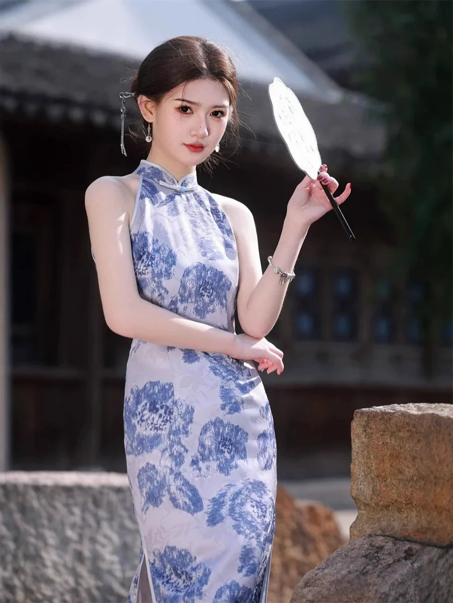 

2025 Spring/Summer Hanging Neck Double layer Printed Cheongsam New Chinese Blue and White Qipao