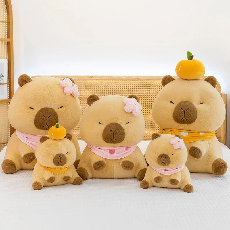 Niedliches Capybara Plüschtier Weiches Stofftier in Verschiedenen Größen mit Blumenschal Frucht-Deko für Zuhause Sofa Kissen Geschenk für Kinder