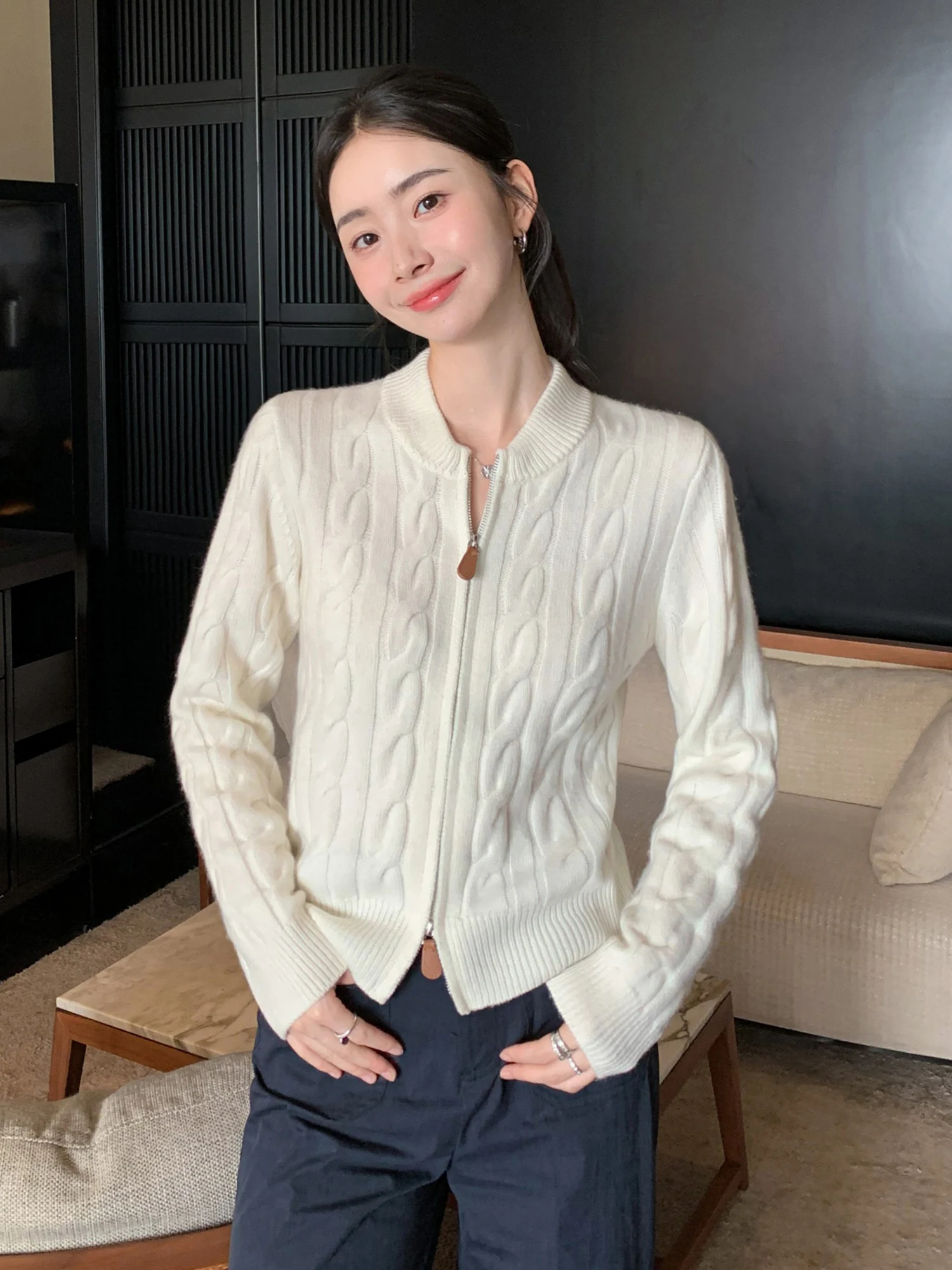 

Cashmere knitted cardigan women's autumn and winter round neck double zipper coat padded cashmere sweater women's coat