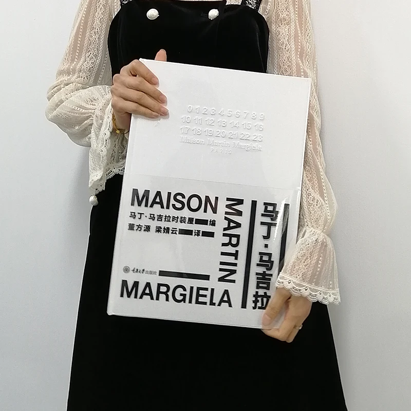 Martin Margiela Luxury Fashion House Livro, Design Interpretação Círculo, Maison Martin Margiela, Luxo