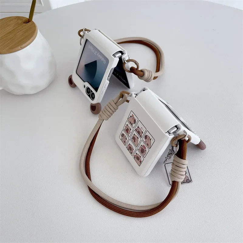 Funda de teléfono blanca Capybara para Samsung Galaxy Z Flip 6 5 4 funda protectora trasera para ZFlip4 ZFlip5 ZFlip6
