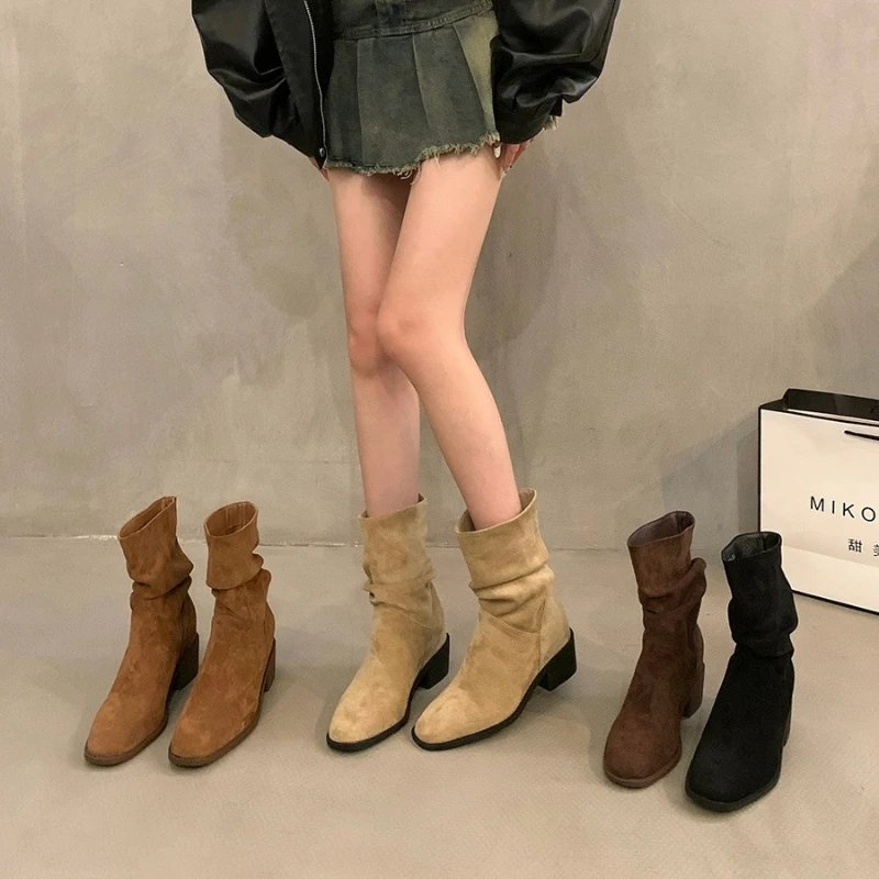 

НОВИНКА 2025: простые и популярные короткие ботинки, женская обувь, утягивающие сложенные ботинки в американском стиле ретро на толстом каблуке и бархатной поверхности