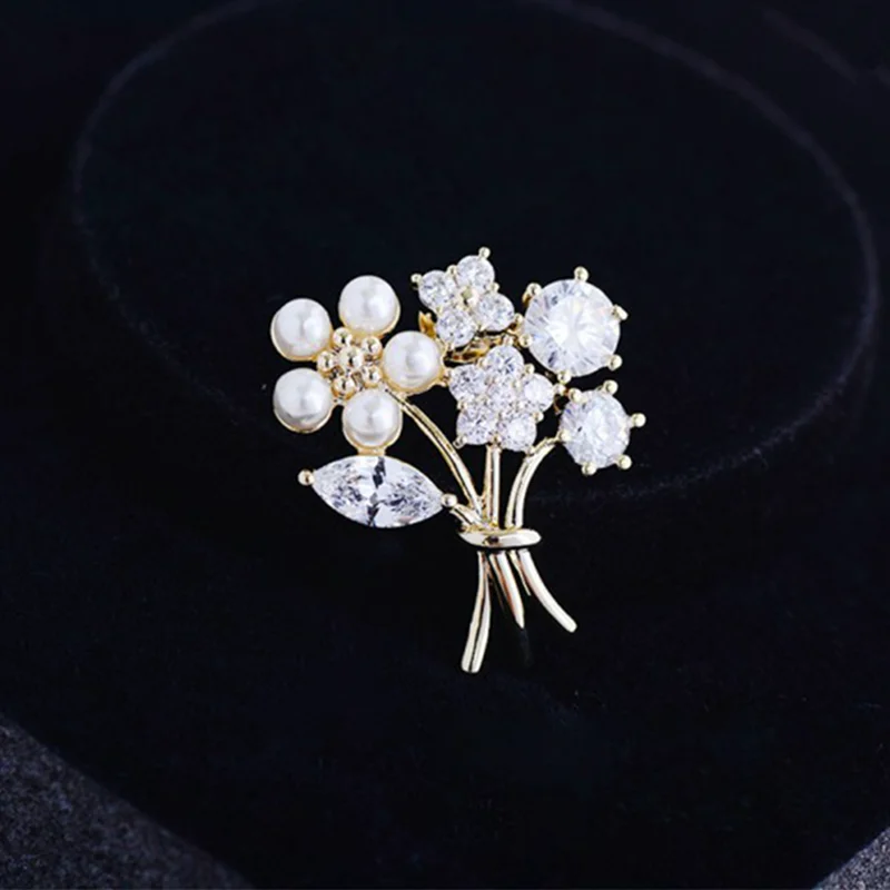 Cute Imitation Pearl Flower Brooch Vintage Gold Color Crystal Brooches Pins Clothing Anti-light Buckle Wedding Accessories Gifts