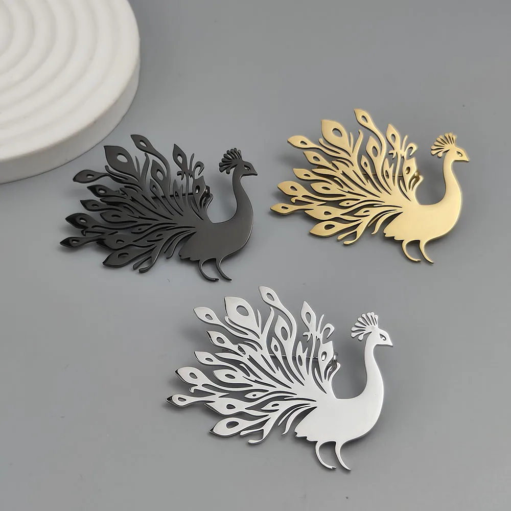 316L Stainless Steel Plated 18K Gold Spread Tail Peacock Hollow‑Out Brooch Lapel Pin for Jacket Backpack Unisex Jewelry Gift