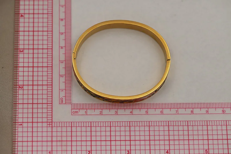 Classic Stainless Steel Metal Oil Multicolor Irregular Bangles for Women Fashion Brand Jewelry Elegant Bangles Party Accessories