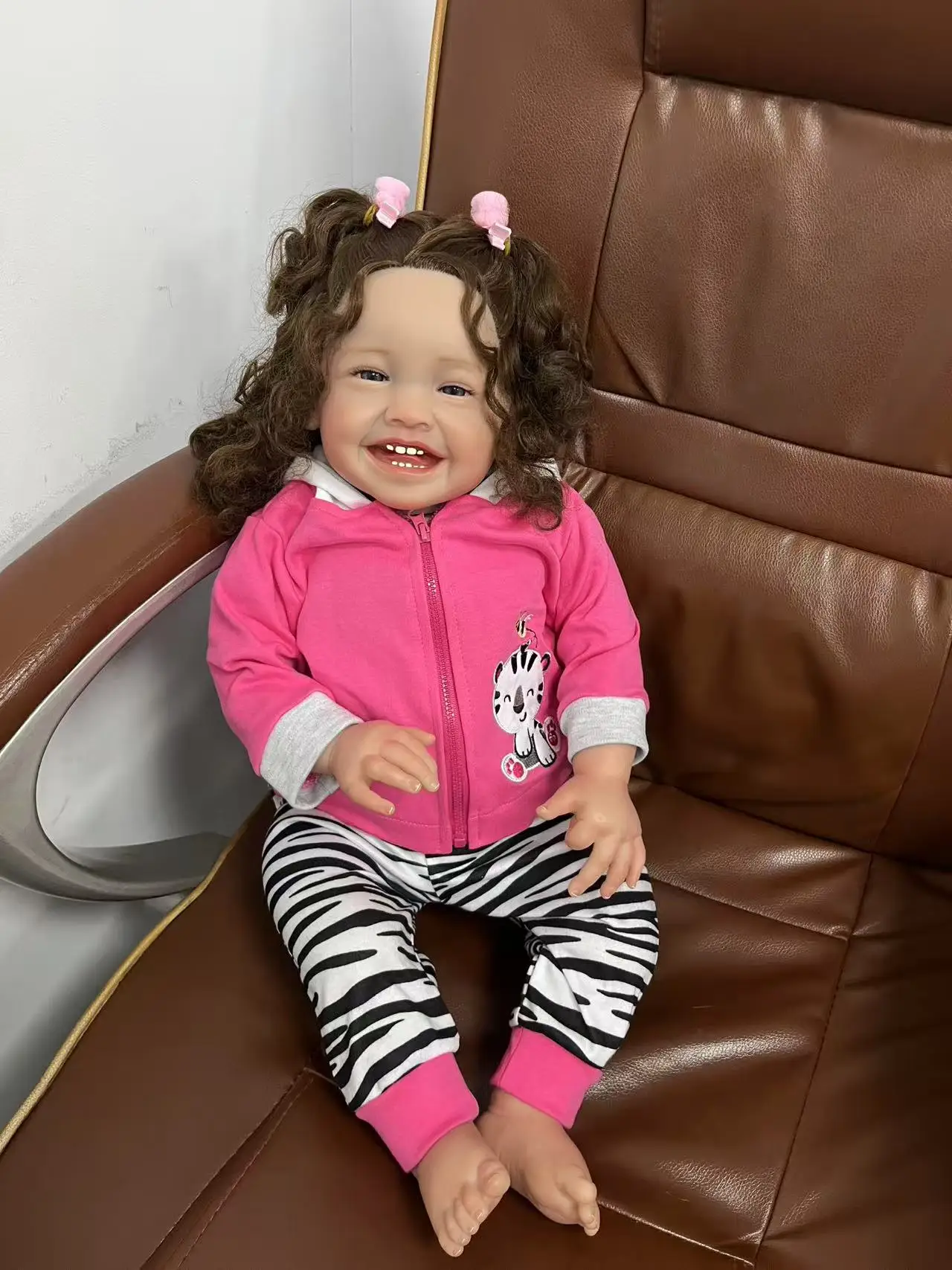 60CM Lalka Reborn Niemowlę Mila Happy Baby Realistyczna Lalka Dziecięca Malowana Skóra 3D z Widocznymi Żyłkami Bonecas Bebe
