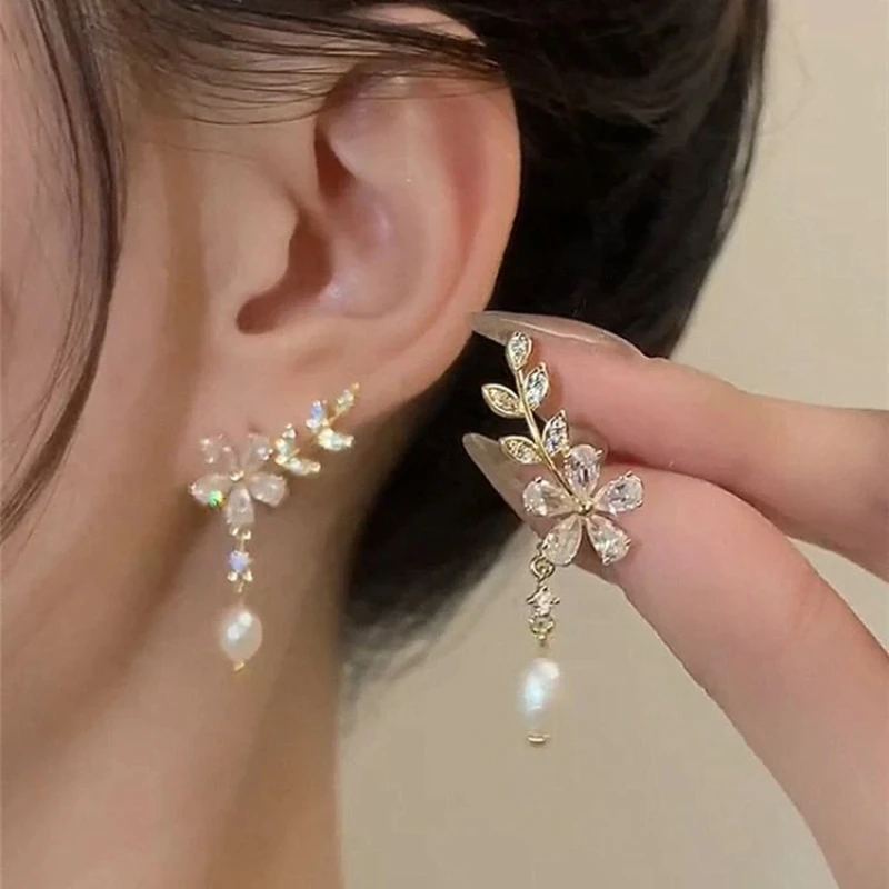 Korean micro-pave cubic zirconia leaf flower pearl earrings elegant light luxury niche design versatile stud earrings jewelry