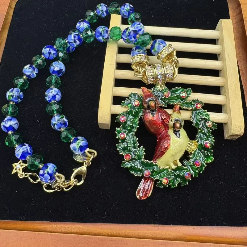Medieval necklace European and American fashion versatile oil drip diamond parrot flower basket modeling accessories magnetic