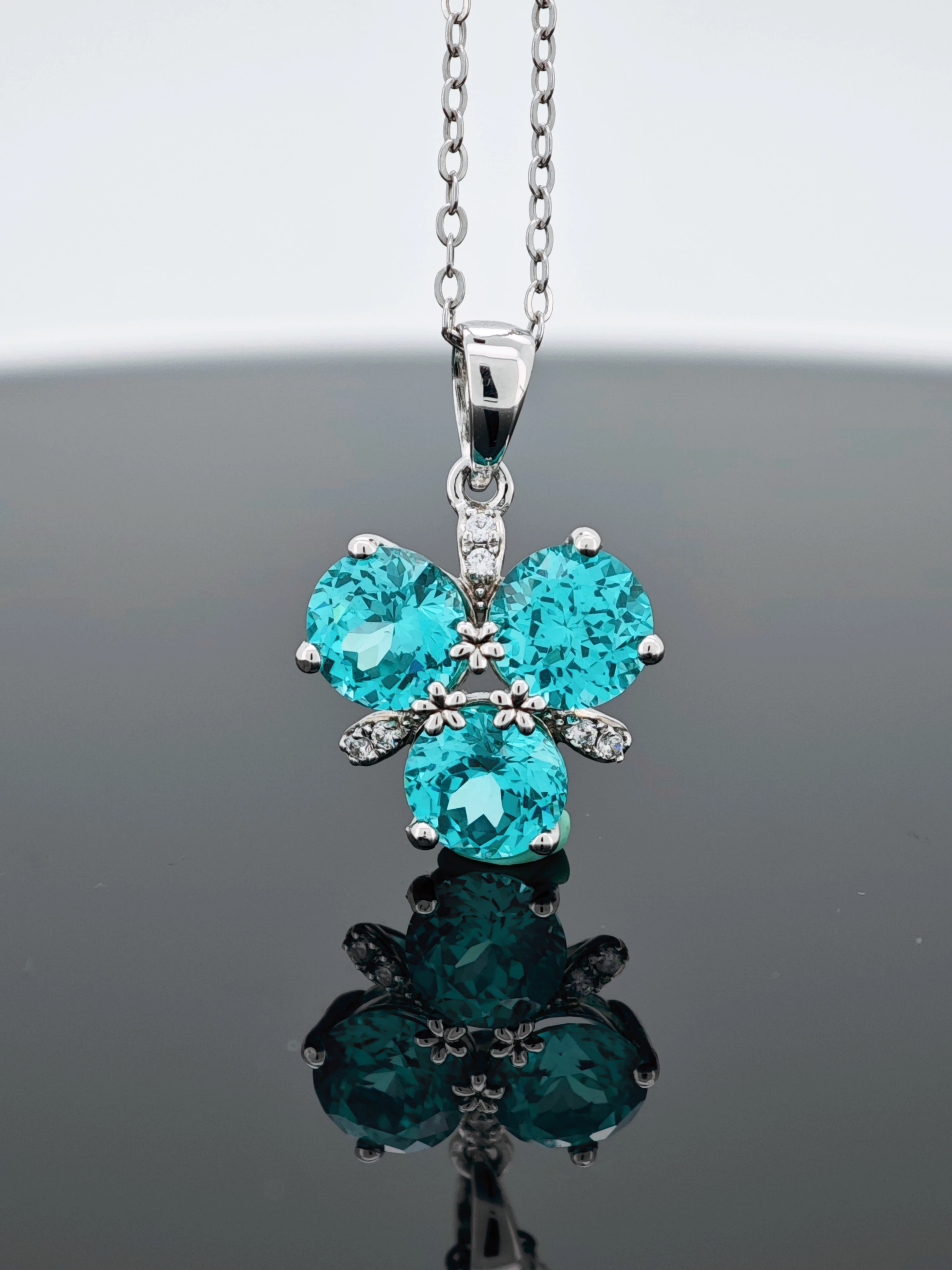 

ChuPing Lab Paraiba Round Shape S925 Silver Pendant For Women Classic Party Valentine's Day Or Birthday Gift Fine Jewelry