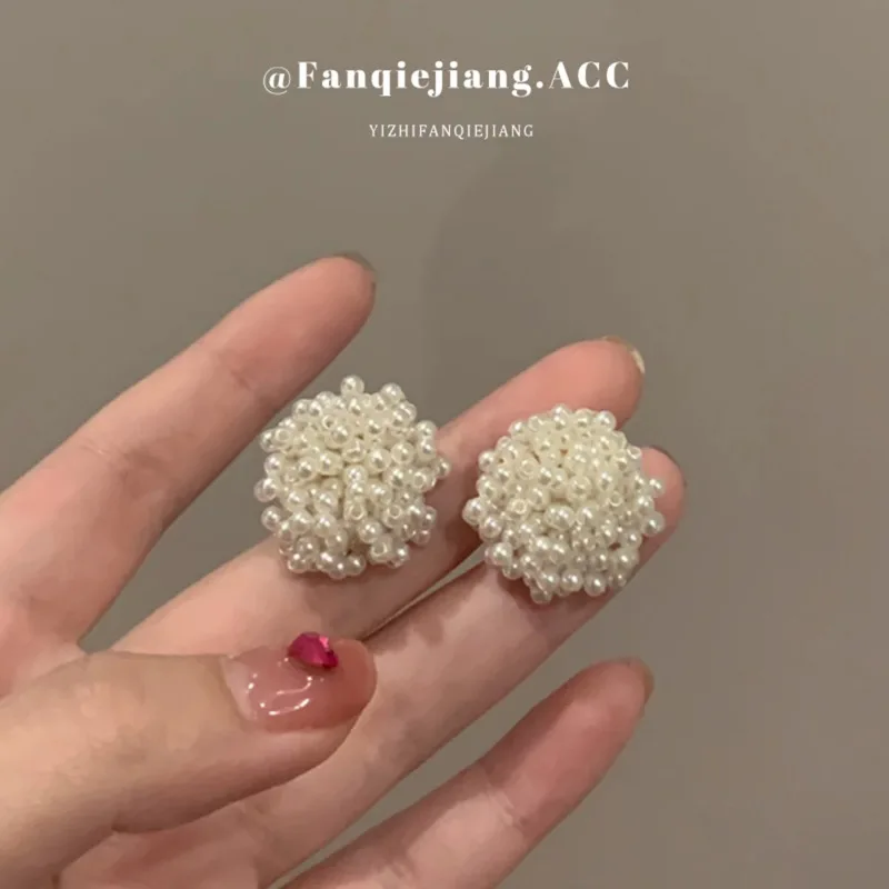 Impresionantes pendientes de perlas estilo Hepburn francés, pendientes de abanico Noble literarios para mujeres jóvenes, joyería para las orejas de nicho