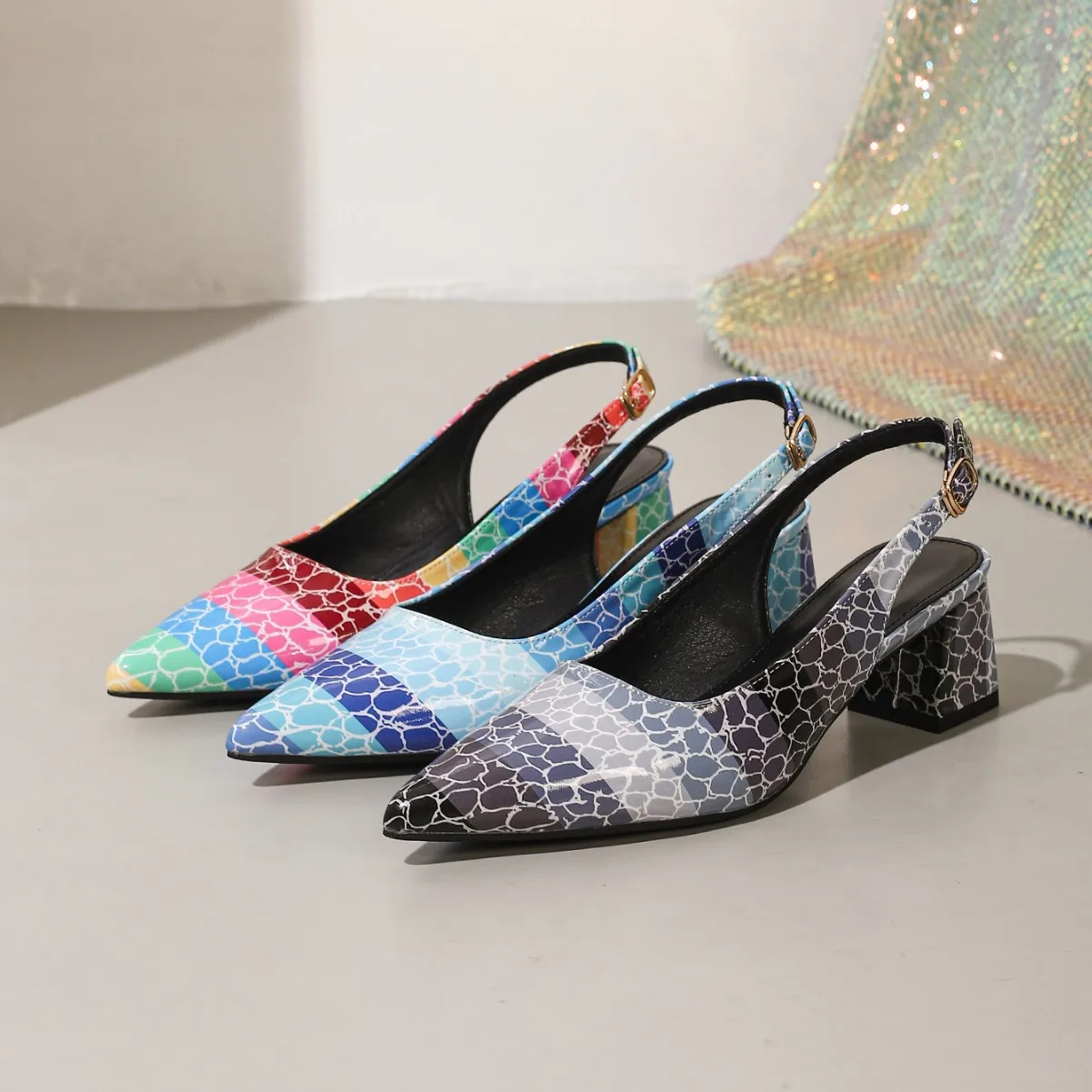 

Bloomsteps Random Color Pointed Toe High Heels Chunky Heel Closed Toe Single Shoes Plus Size Open Back Women's Sandals