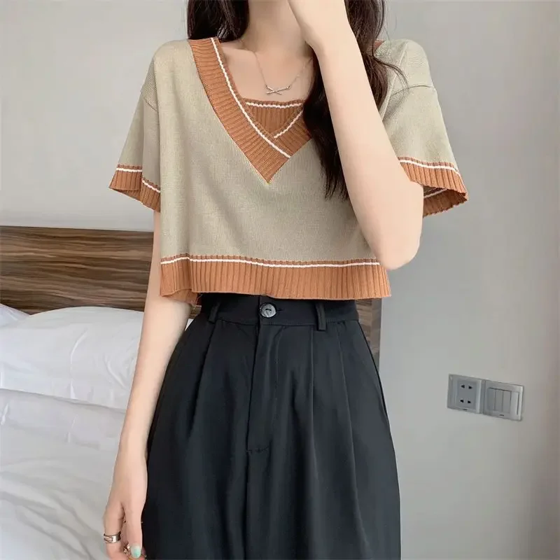 تي شيرت المرأة الصيف مزاجه قصيرة الأكمام تصميم مستقيم الملابس الكورية الأنيقة الرجعية وهمية قطعتين محبوك سيدة عادية