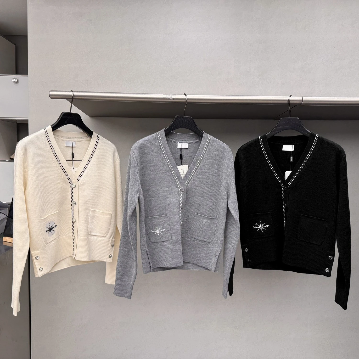 Women's Golf Knit Jacket 2026 Fall New Korean Style V-Neck Long Sleeve Stretch Warm Logo Breathable Soft Casual Lightweight Chic