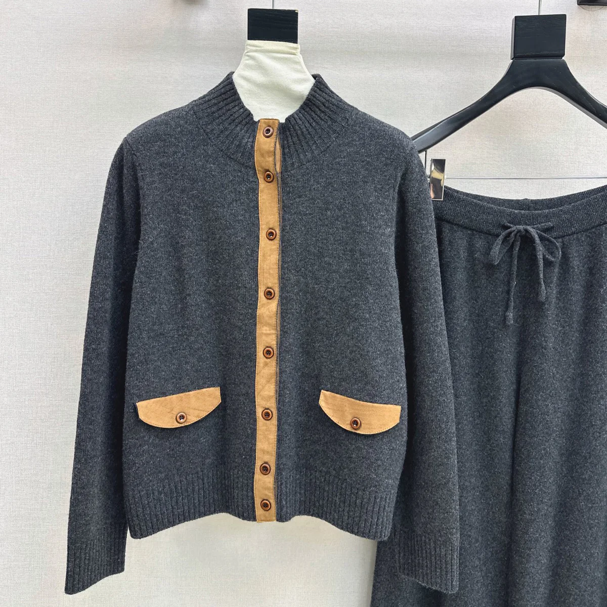 High Quality Women Contrast Patch Knit Two Piece Set Stand Collar Button Cardigan + Drawstring Wide Leg Pants Outfit lyt26102142
