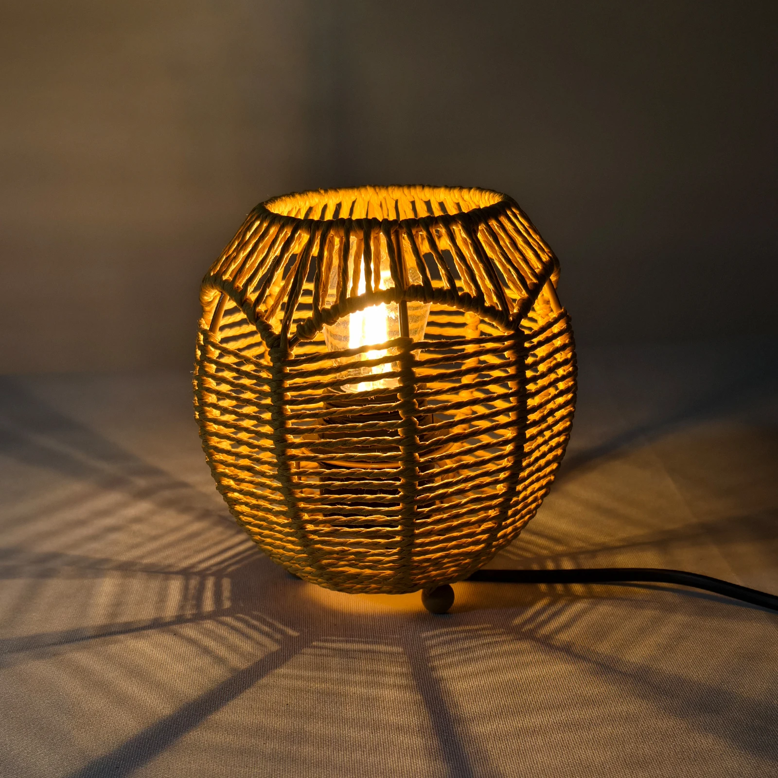 Retro Bamboo Rattan Table Lamps Chinese Style Bedroom Bedside Decor Lamp Portable Desk Lamp Rattan Weaving E27 Lighting Fixtures