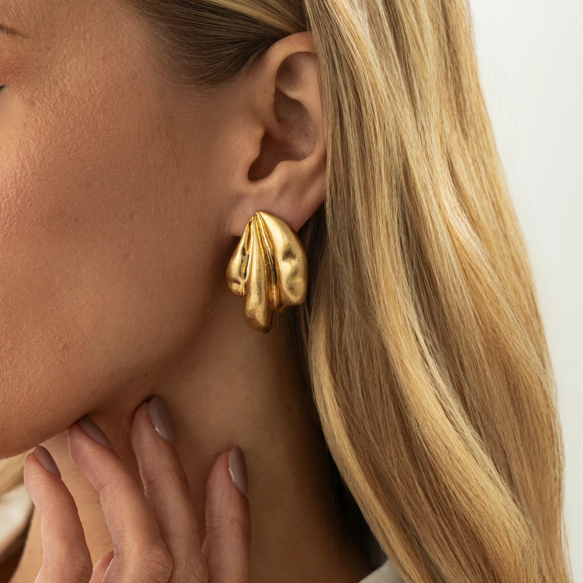 SHIXIN Trendy Geometric Irregular Stud Earrings for Women Punk Wave Gold Color Piercing Earrings Fashion Jewelry Accessories