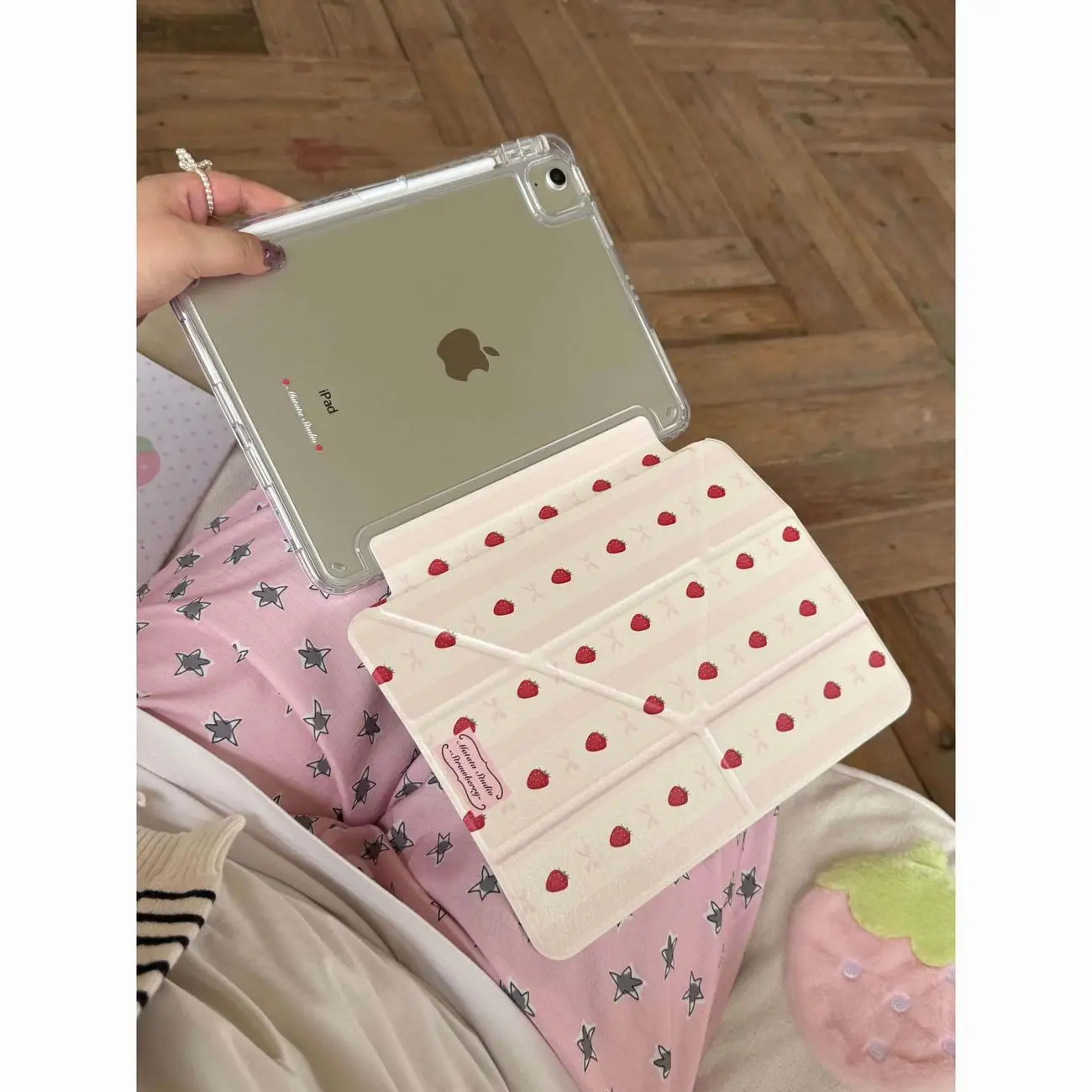 Girl Sweet Strawberry Bow Y Fold Case For iPad Pro 11 13in 2025 iPad Pro 12.9in Air7 10th 11th M4 M5 Three-Fold Protective Cover