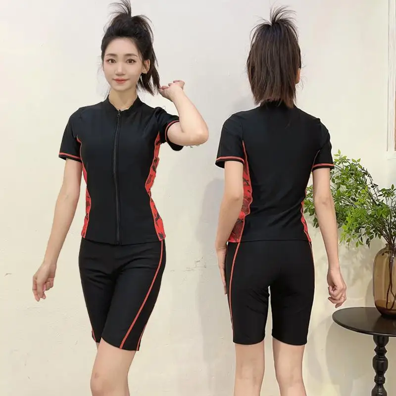 

Комплект из двух предметов: женский купальник для термальных источников, корректирующий фигуру, больших размеров, и обувь на плоской подошве