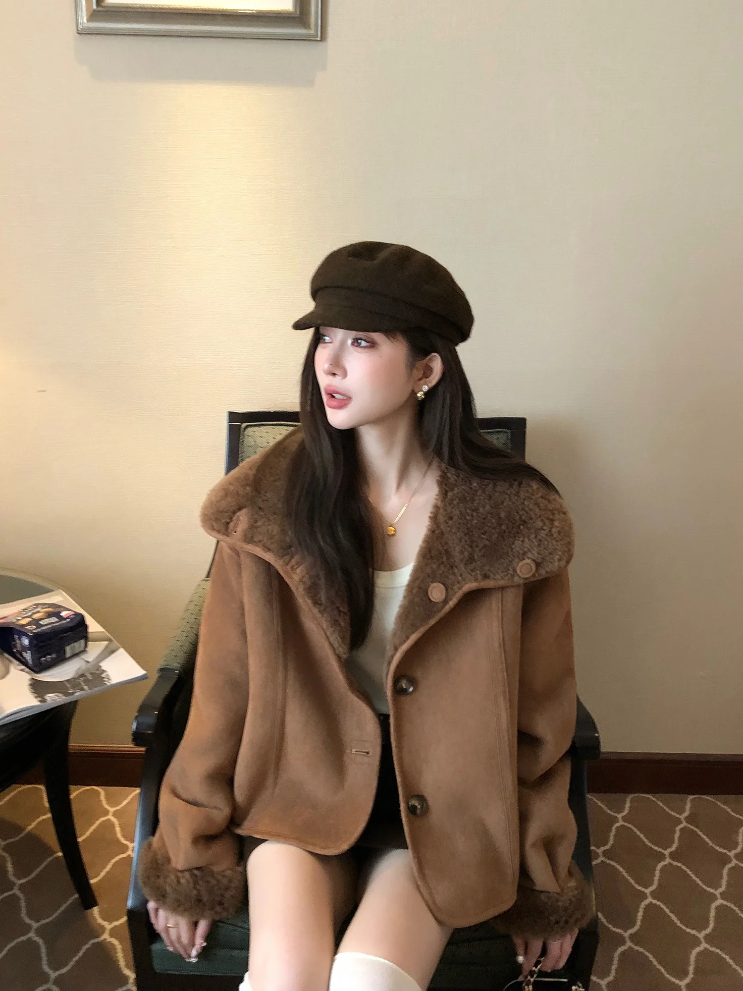 

Женское зимнее теплое комфортное пальто LM из двусторонней шерсти с воротником из овечьего меха, укороченное, приталенное, верхняя одежда