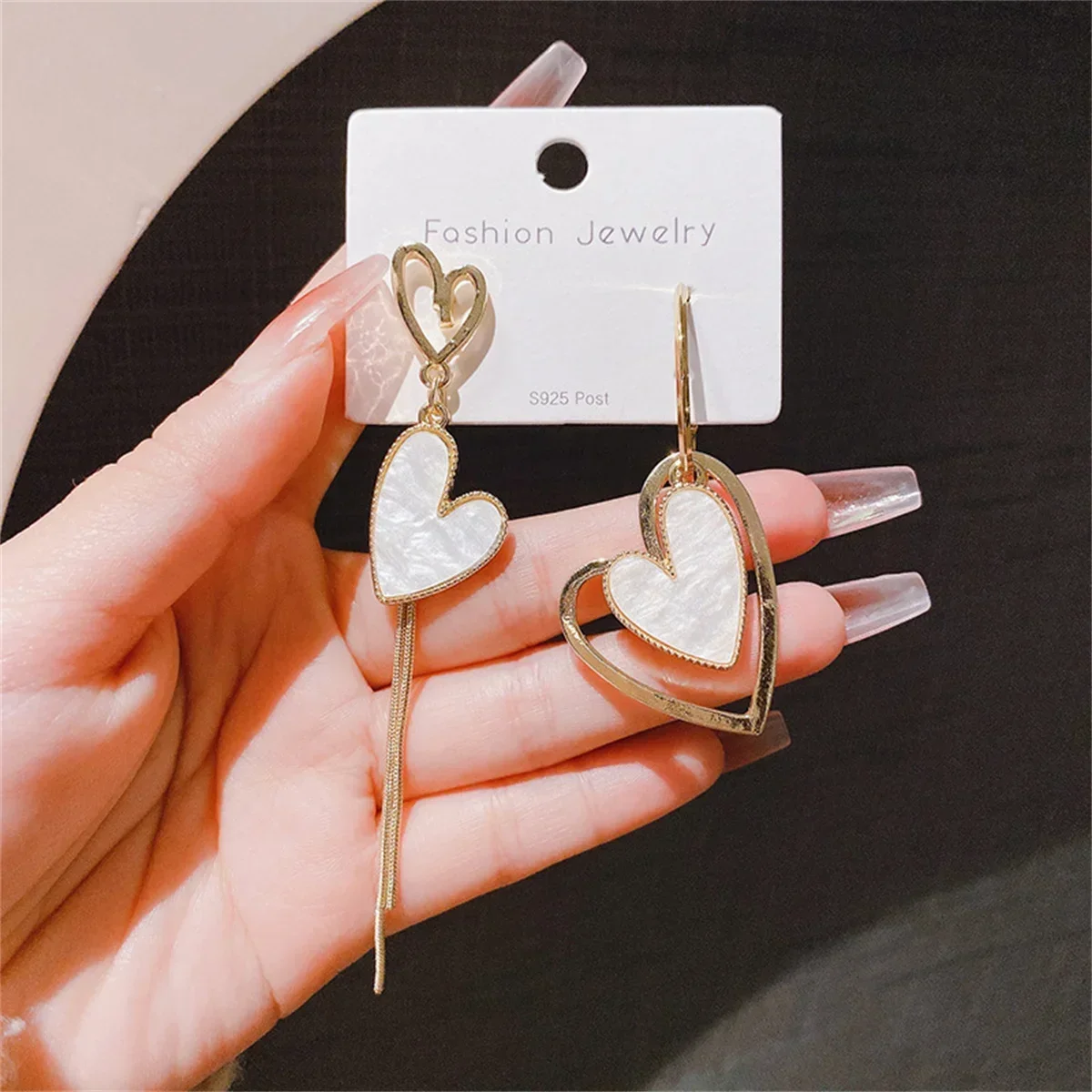 طقم أقراط نسائية غير متماثلة على شكل قلب مكون من قطعتين مجوهرات بإبرة فضية عصرية لهدايا مهرجان الحفلات