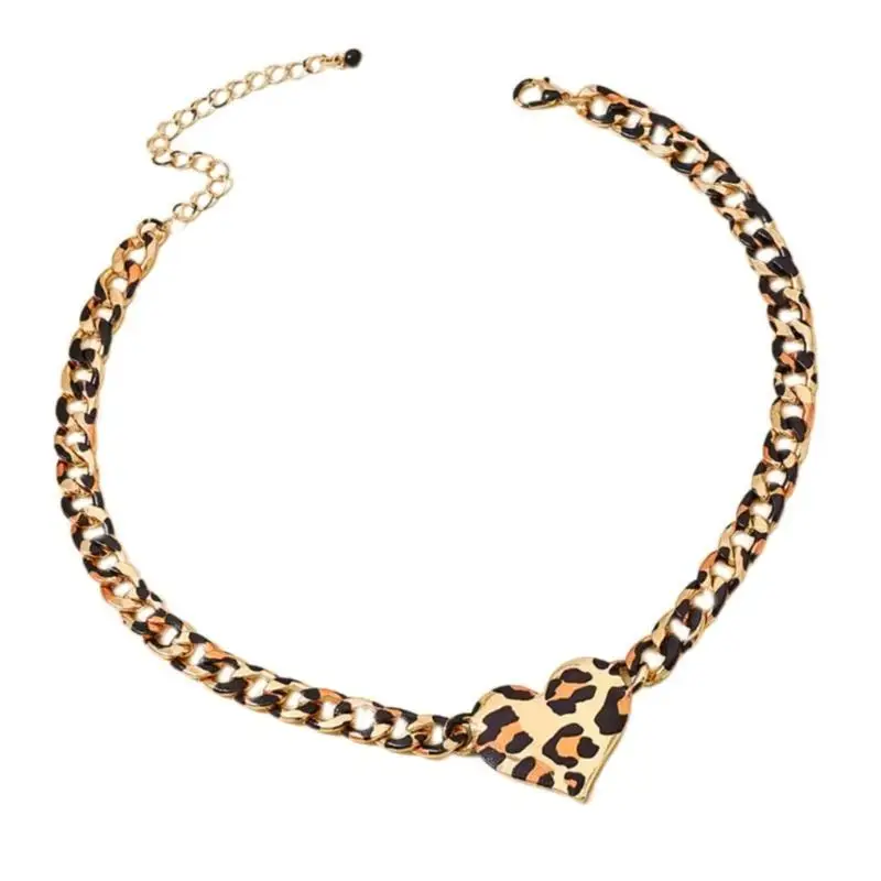 A52E Simple Necklace Fashion Leopard Heart Pendant Necklace Heart Neck Jewelry Perfect for Youthful Couple or Close Friend