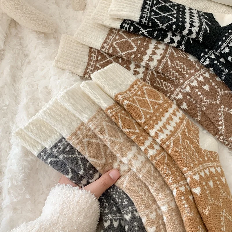 5 Paar warme Wintersocken für Damen, Ethno-Stil, Rautenmuster, mittelhohe, kältebeständige Socken, weiche und bequeme Outdoor-Socken – Detail 5