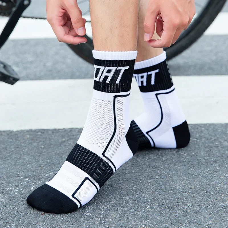 Reflective Cycling Socks Women Men Quick Dry Breathable Night Riding Socks Professional Fitness Gym Running Outdoor Sports Socks