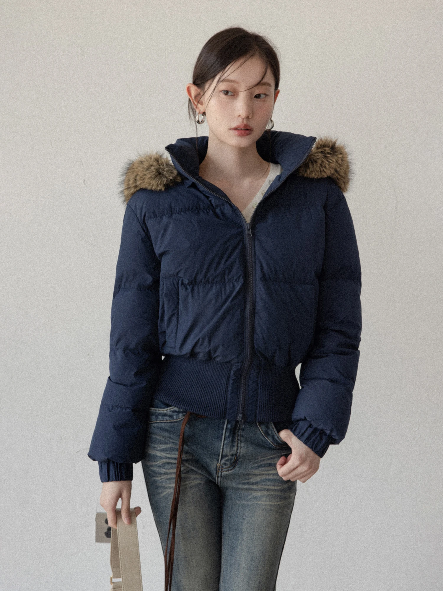 

Женская зимняя утепленная куртка Canton S American Style 90 White Du Down с высоким поясом и застежкой-молнией