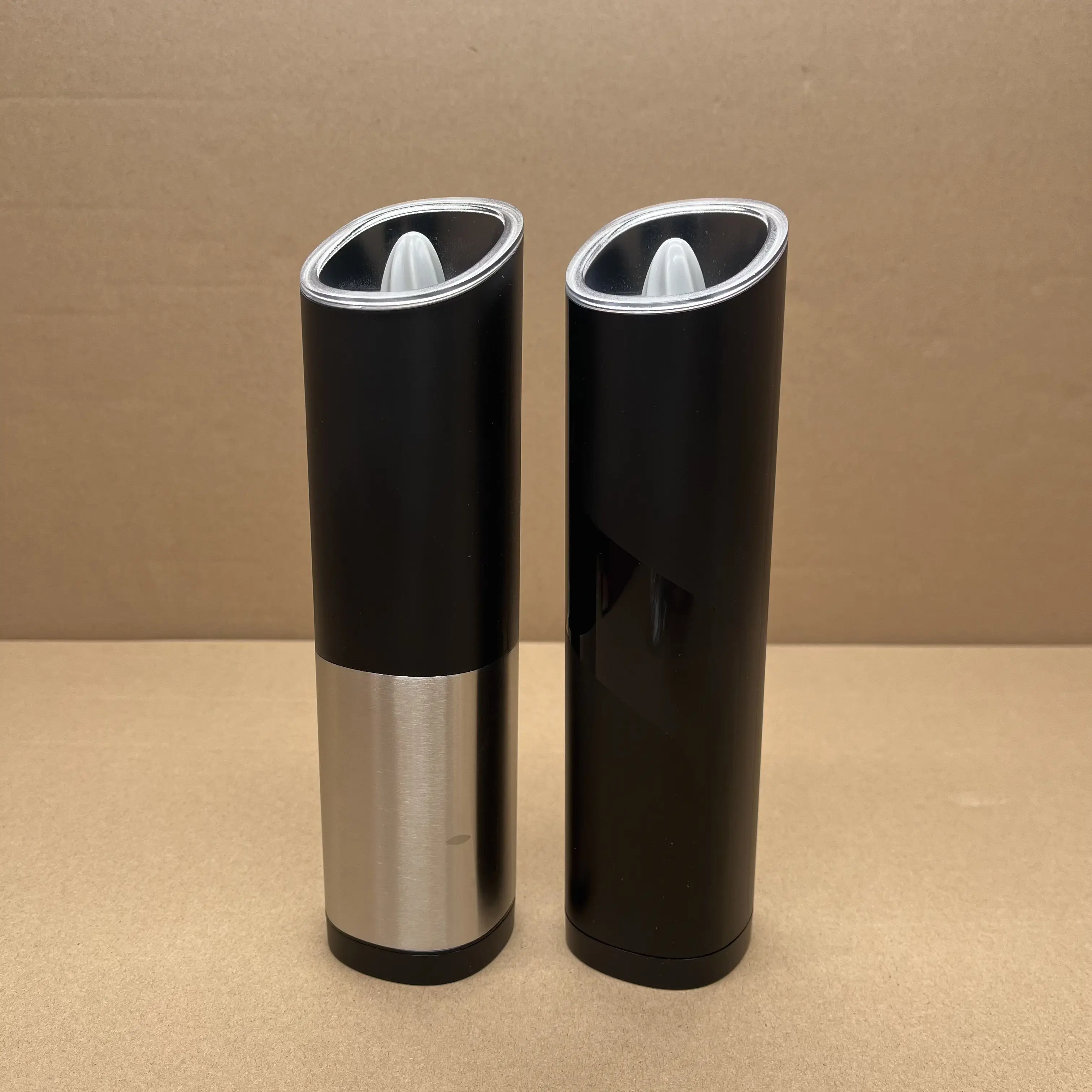 

Battery-Operated Gravity Electric Pepper Mill Electric Salt Pepper Grinder High Quality Metal 85ML Capacity New Arrival Home Use
