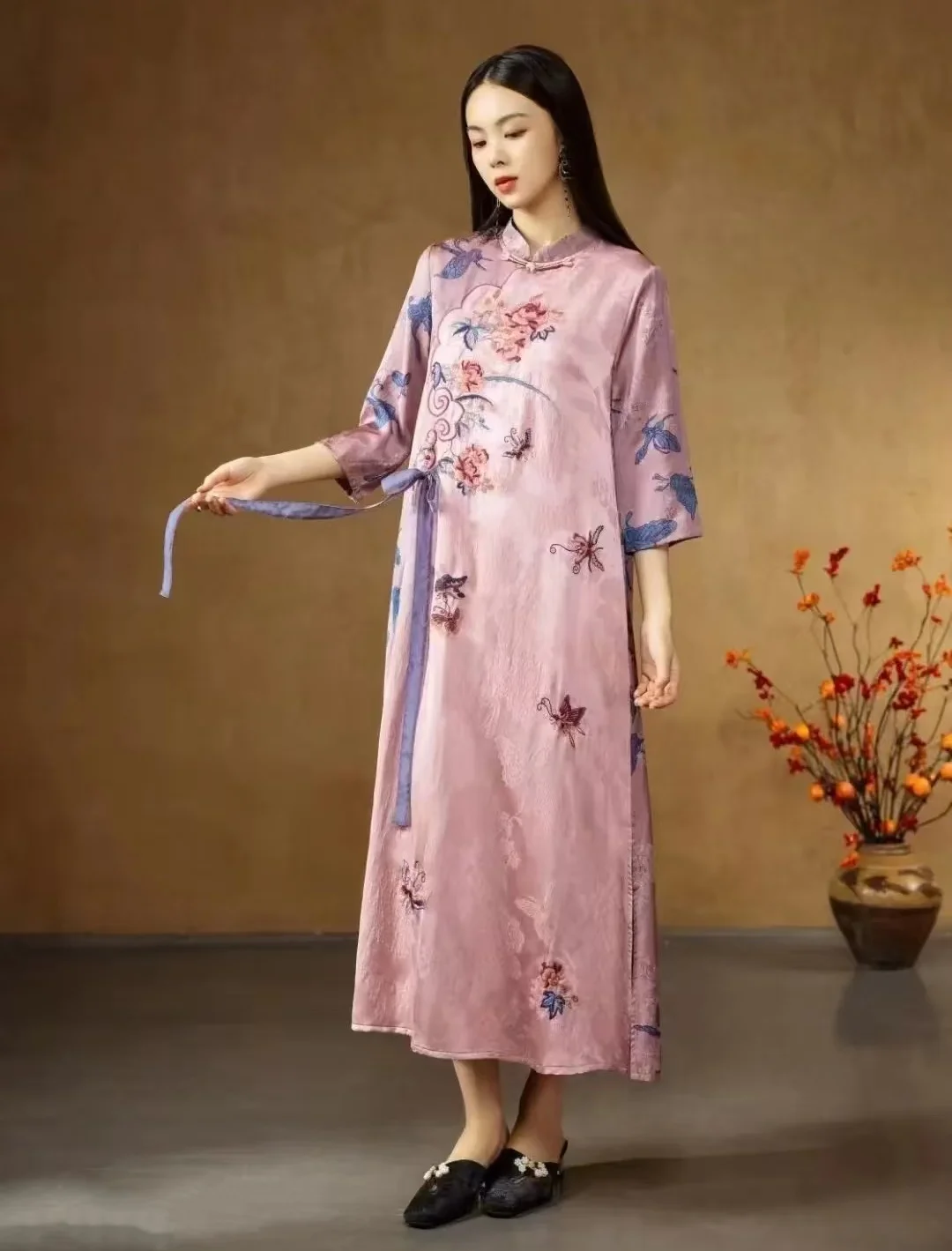 Chinese style cheongsam Pink rayon embroidery stand collar retro dresses jacquard long straight with two side vents women drsess