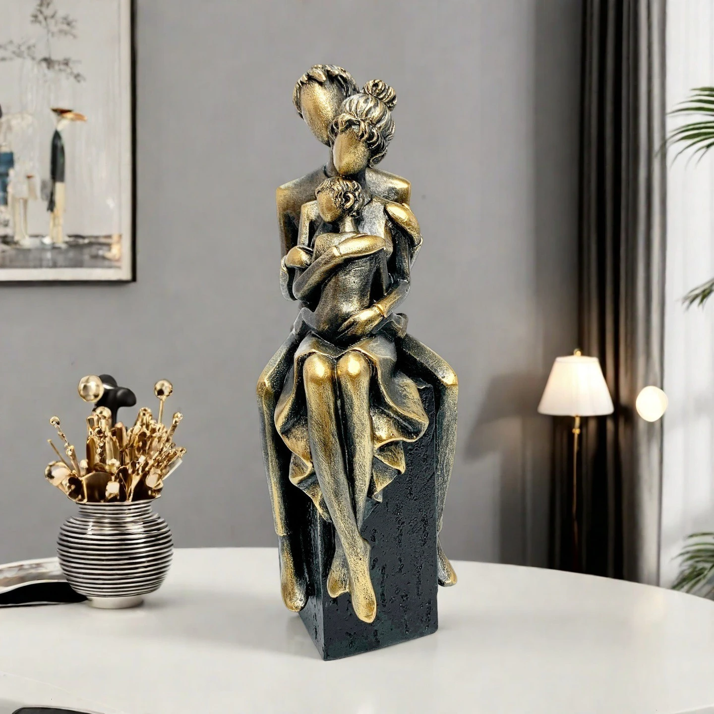 Resin Handicrafts Simulation Figure Sculptures Family Portrait Figurine Embrace Statue Couple Mother's Day Home Decoration