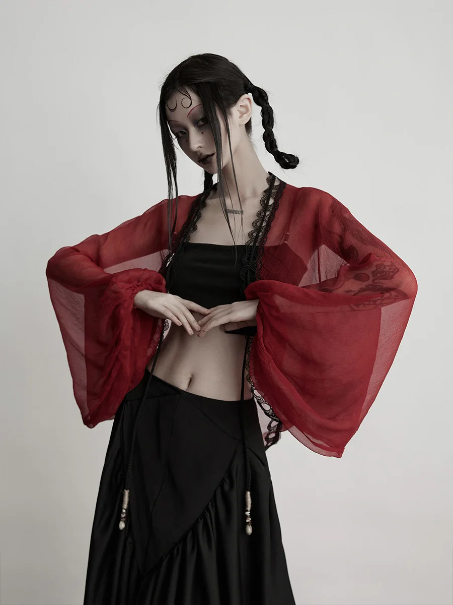 

Изысканный красный шелковый топ-накидка Ultra Fairy T: красивый, струящийся, оригинальный дизайн, свободный крой, длинный рукав, цветной.