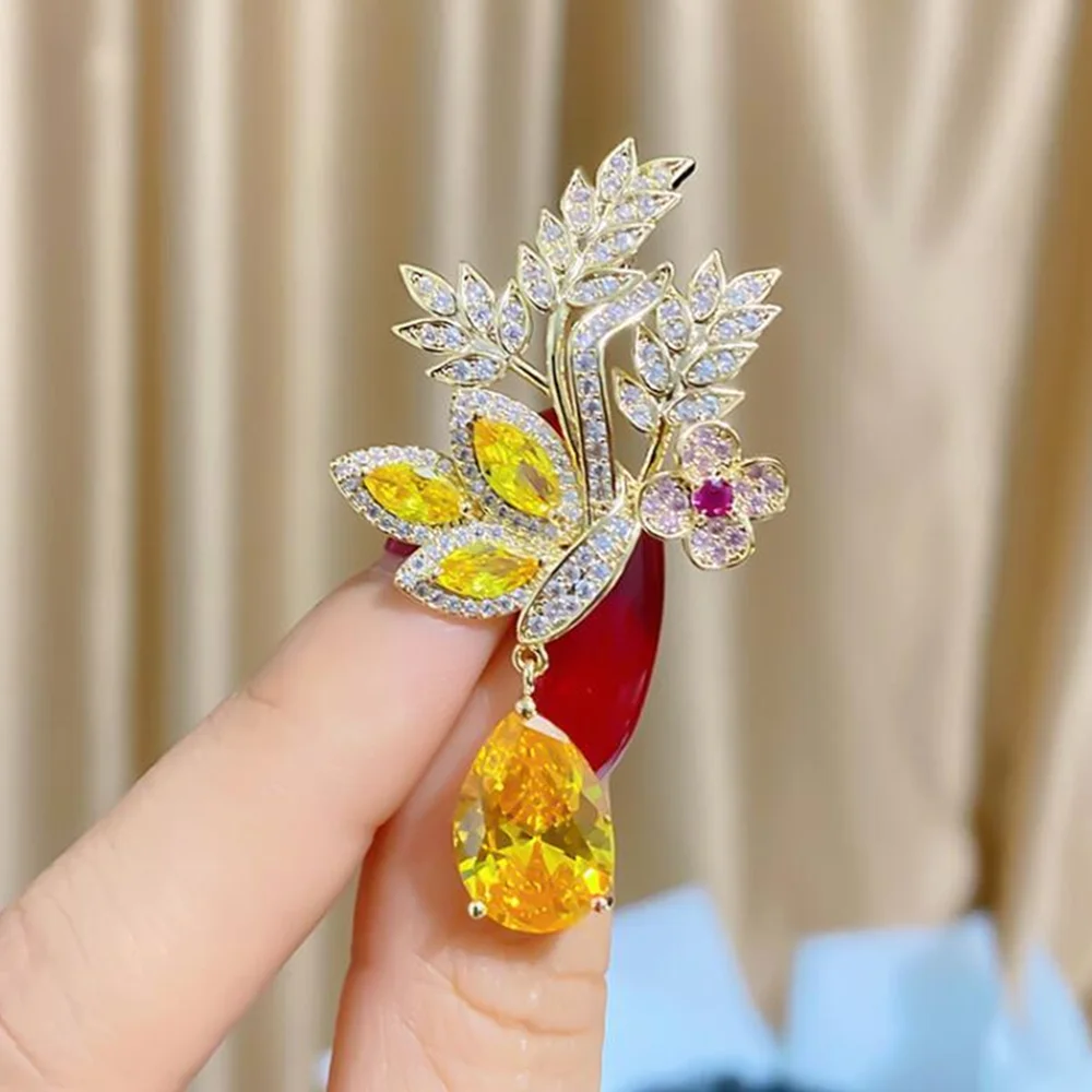 Fashionable gemstone four-leaf zircon brooch, women's anti-exposure brooch, metal button for fixing clothes, wedding party gift