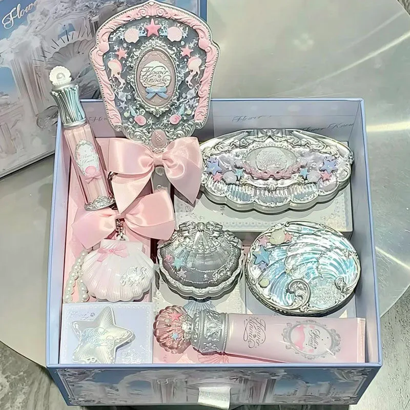 Flower Knows Make-up-Sets, Kosmetik, komplettes Set, Muscheln, Perlen, Lidschatten, Lipgloss, Rouge für Wange, Textmarker, Geschenkbox, Make-up-Set