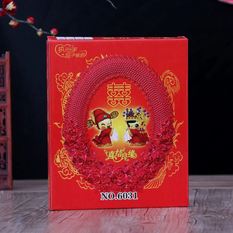 

Свадебные принадлежности, придание невесты, красное зеркало с гальваническим покрытием.