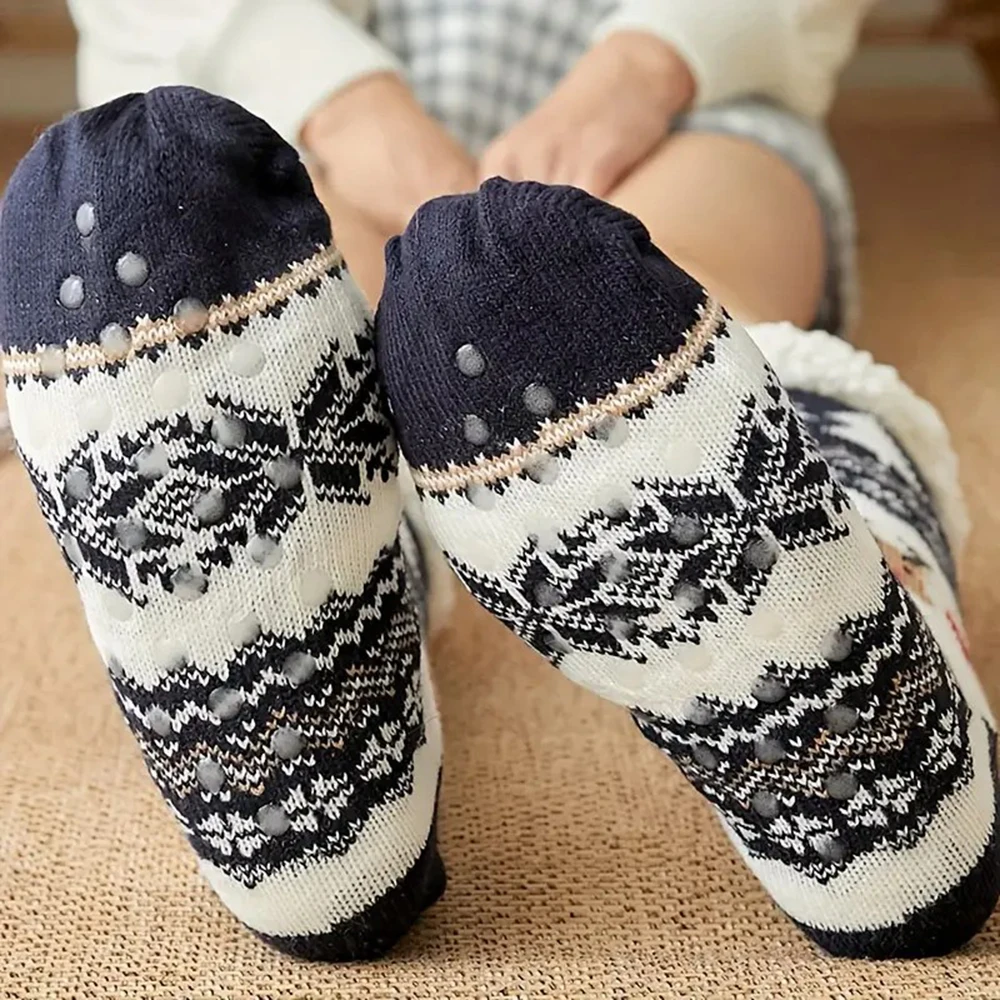 1 Pair Women Reindeer Pattern Mid Tube Socks Fashionable Autumn Winter Cartoon Socks Soft Plush Warm Comfortable Casual Socks