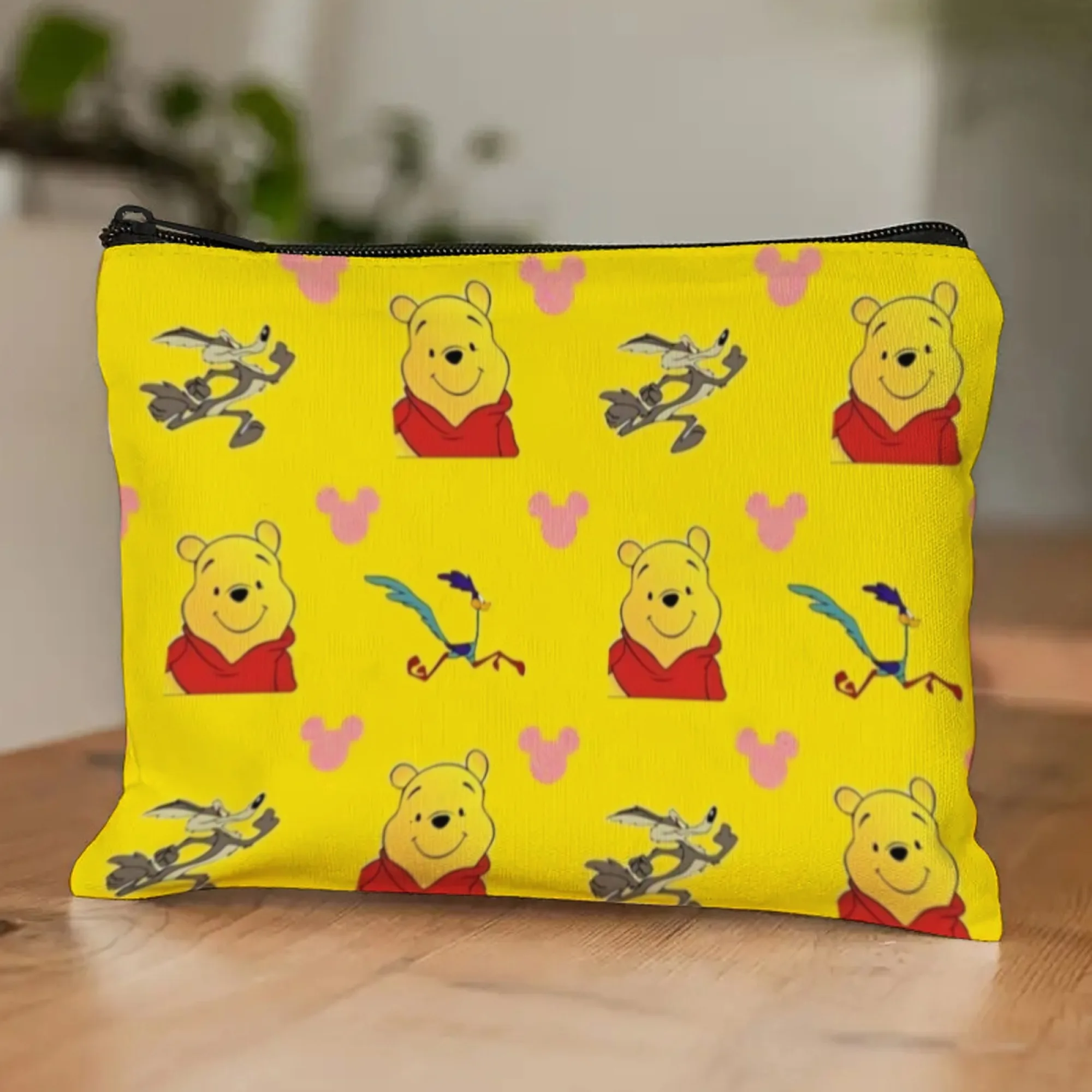 

Novelty retro cartoon Winnie the Pooh print cosmetic bag zipper bag portable cosmetic storage bag suitable for women to travel