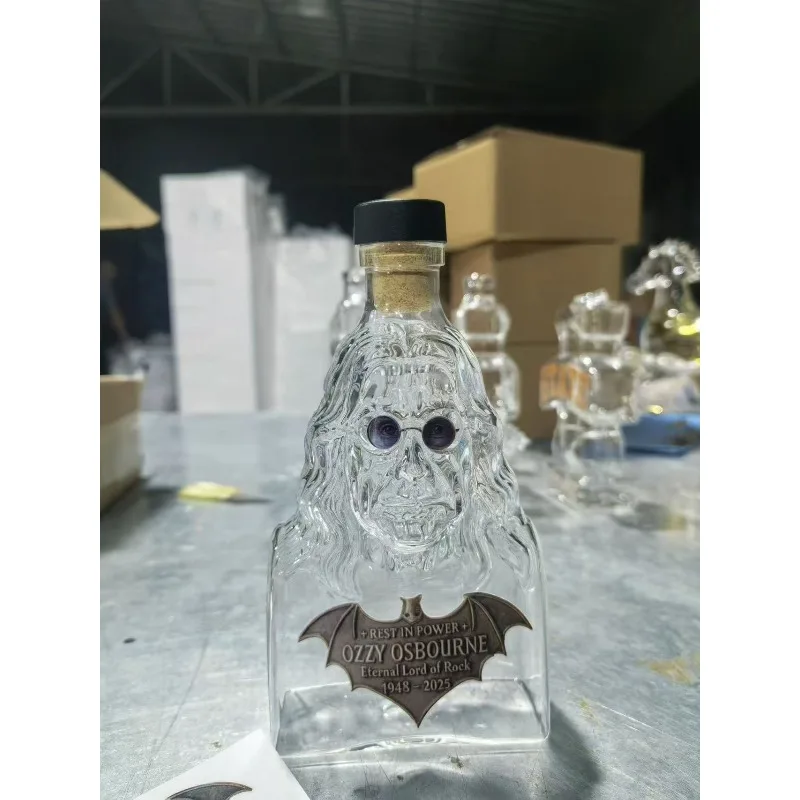 EW Ozzy Osbourne زجاجة ويسكي العودة إلى بداية زجاجة نبيذ الويسكي التذكارية ديكور المنزل تمثال جمع الحرف