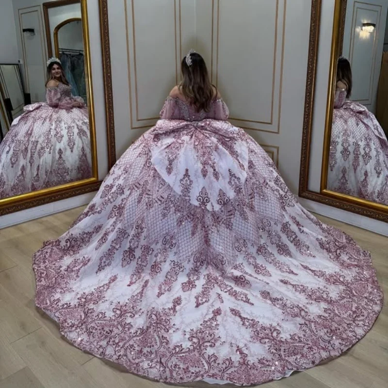 Robe Quinceanera rose brillant, épaules dénudées, dentelle cristal, paillettes, décalcomanie, longue queue, nœud, robes de 15 Quinceanera ﻿ Personnalisé