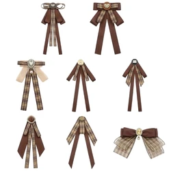 Broche pajarita cinta a cuadros marrón Vintage para mujer, Pin, uniforme estudiante, camisa, cuello Jabot, corbata