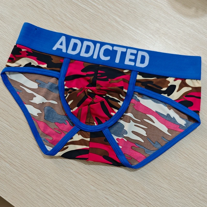 

Оригинальное изображение взяло в натуральном виде и точечные модные мужские камуфляжные трусы с высокой вилкой, простые модные трусы для моря D612.