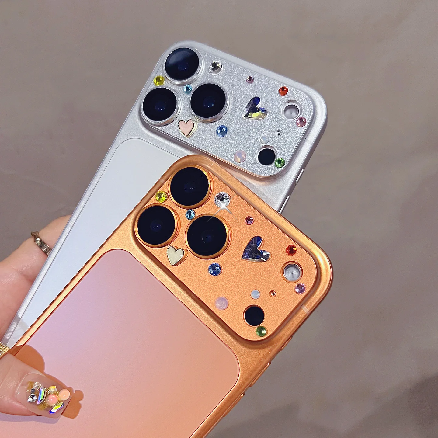 

Роскошные ручные стразы, подходящие для защиты объектива iPhone 17 Pro Max и матовых защитных дисков из сплава для задней камеры iPhone 17 Pro.