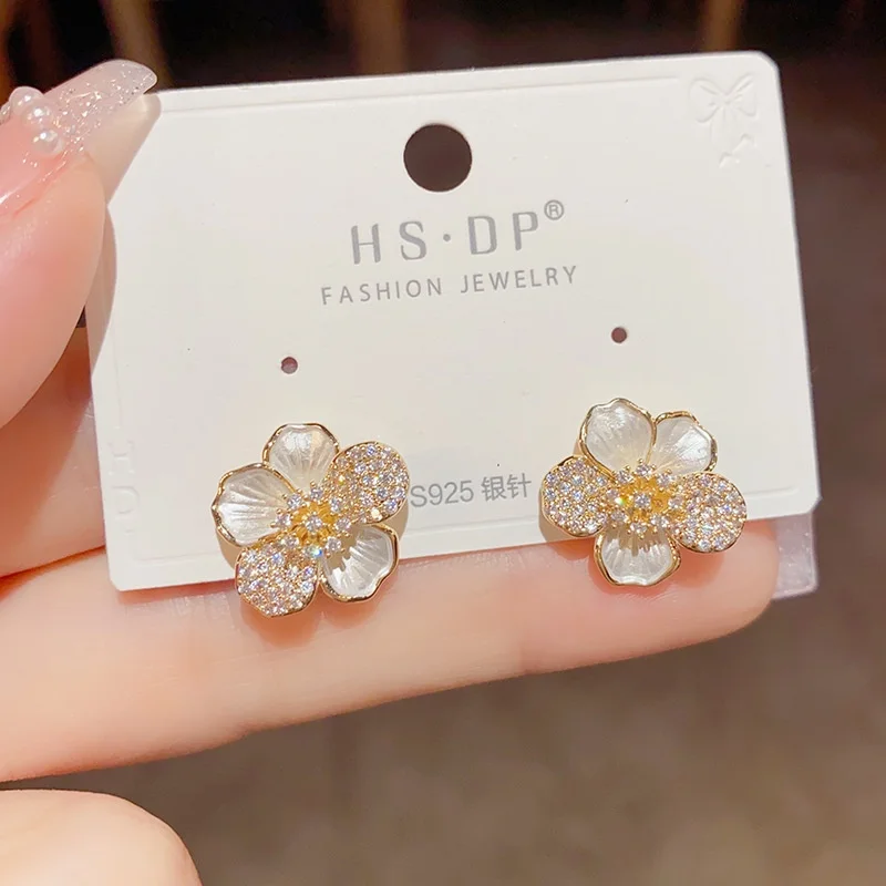 Light Luxury Unique Temperament Sweet Flower Silver Needle Design High-End   Earrings