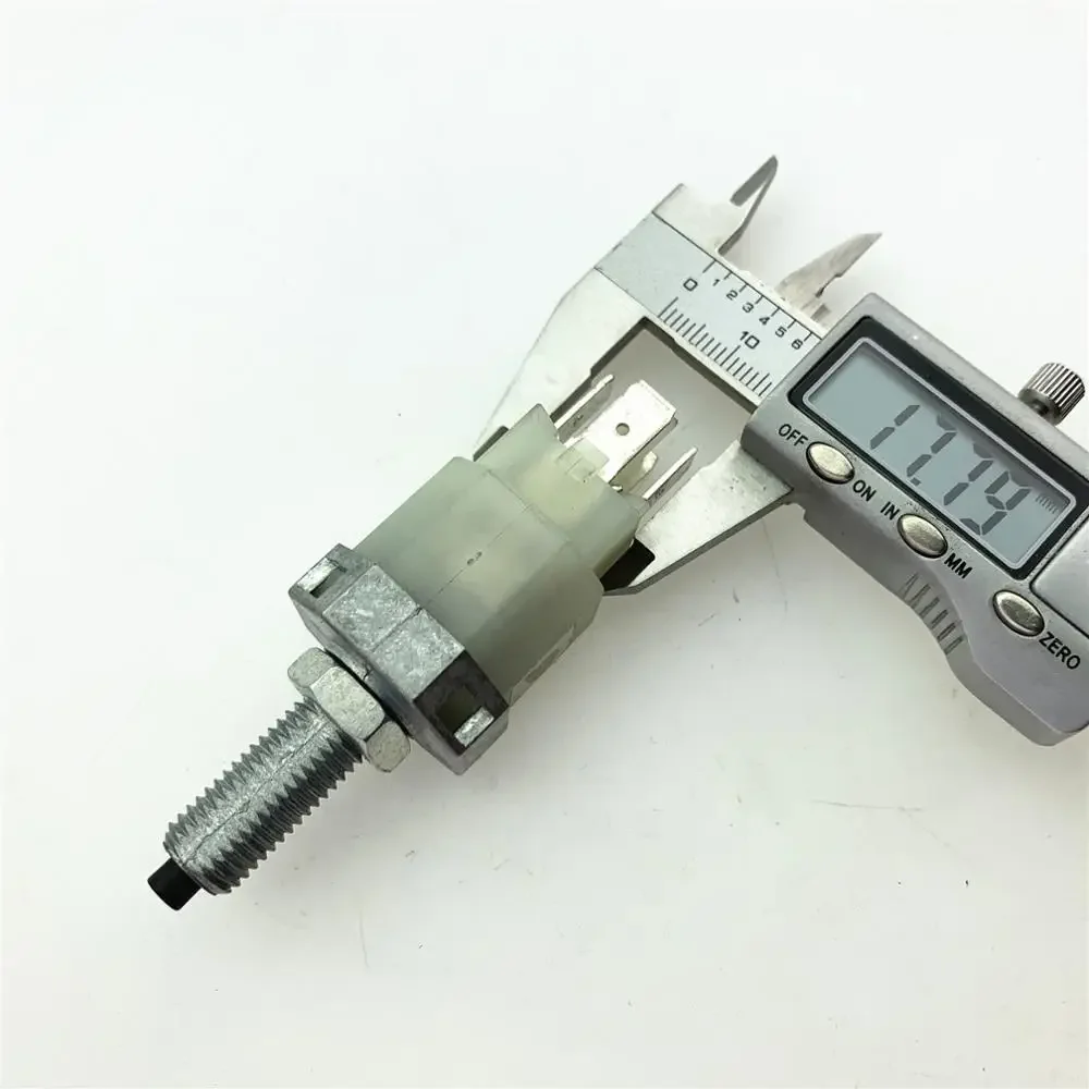 لشيري QQ QQ3 مفتاح ضوء فرامل السيارة مفتاح فرامل القدم مفتاح ضوء الفرامل #3