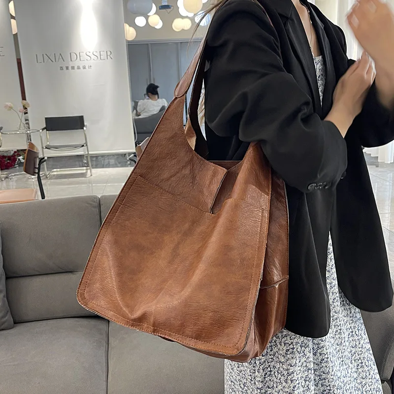 

Casual Commuting Retro Large Capacity Handbags for Women 2025 New Fashion Commuting Shoulder Bags for Students Class Tote Bag