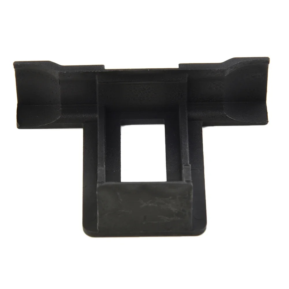 

Water Drainage Clips Solar Panel Polymer Material Water Drain Clips Black Cleaning Clips For Water Drain PV Modules